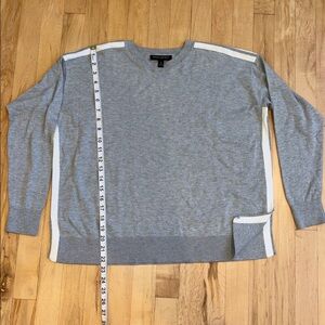 Banana Republic Gray and White Sweater